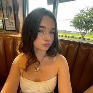 Meet your Posher, Ava